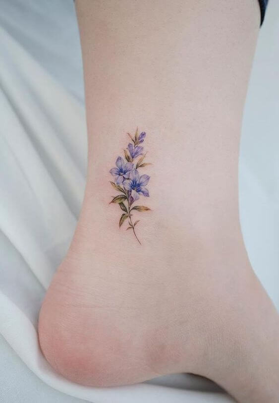 خالکوبی گل رنگی روی مچ پا 